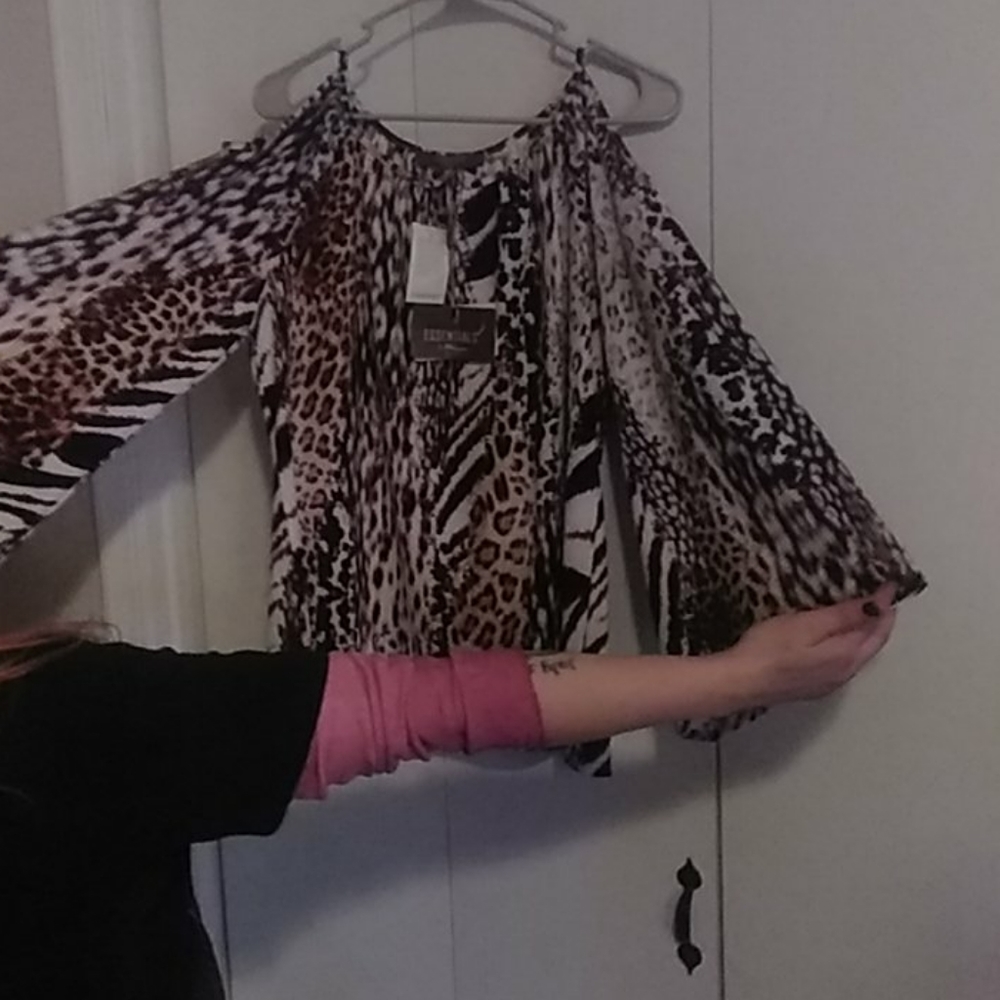 Essentials by Milano top